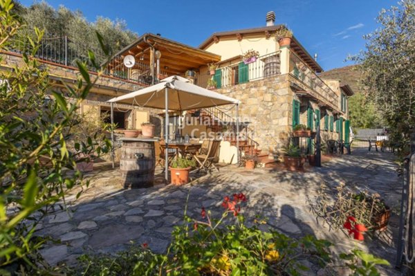 casa indipendente in vendita a Castellaro
