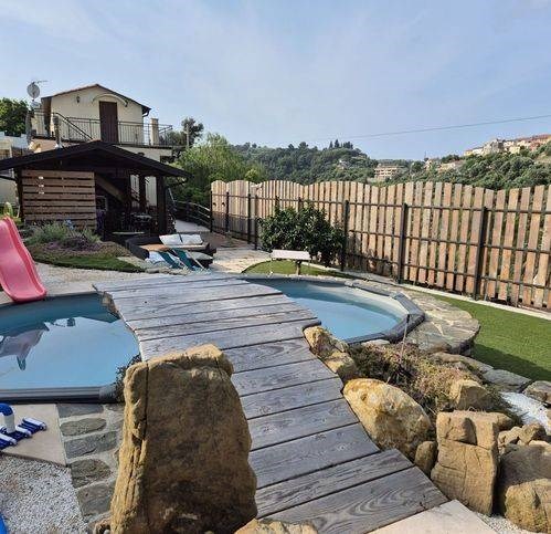 casa indipendente in vendita a Castellaro