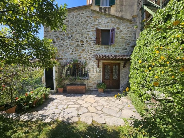 casa indipendente in vendita a Castellaro