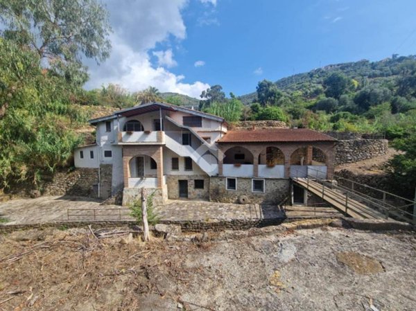 casa indipendente in vendita a Castellaro