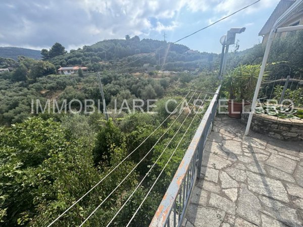 casa indipendente in vendita a Castellaro