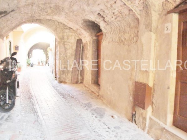 locale di sgombero in vendita a Castellaro
