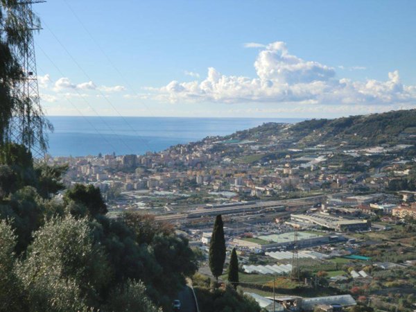 casa indipendente in vendita a Castellaro