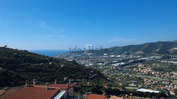 casa indipendente in vendita a Castellaro