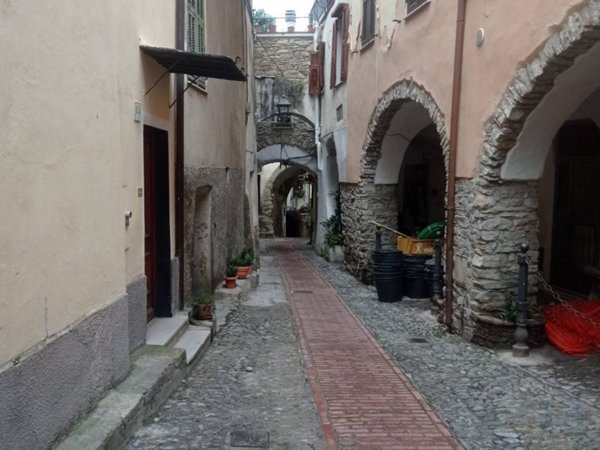 casa indipendente in vendita a Castellaro