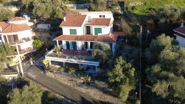 casa indipendente in vendita a Castellaro