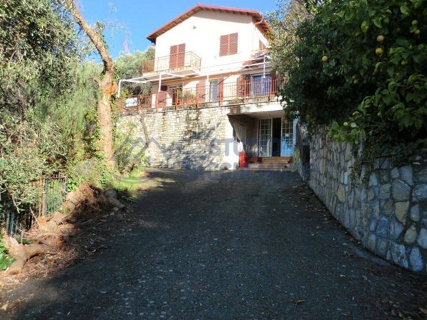 casa indipendente in vendita a Castellaro