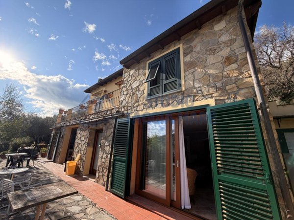 casa indipendente in vendita a Castellaro