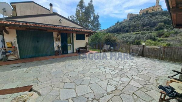 casa indipendente in vendita a Castellaro