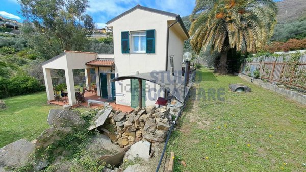 casa indipendente in vendita a Castellaro