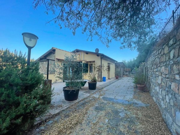 casa indipendente in vendita a Castellaro