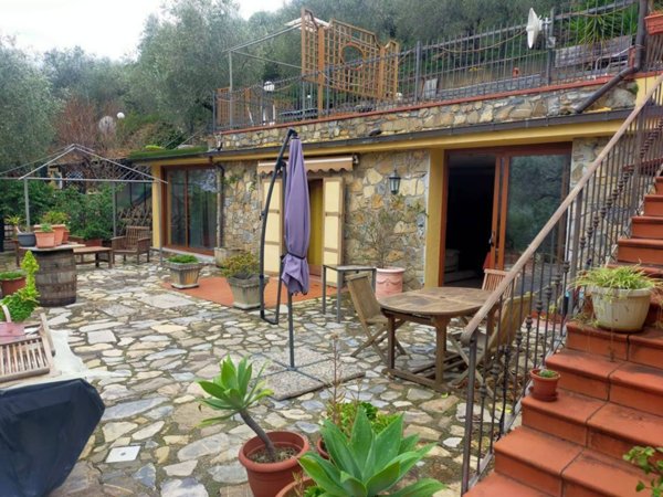casa indipendente in vendita a Castellaro