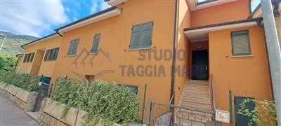casa indipendente in vendita a Castellaro