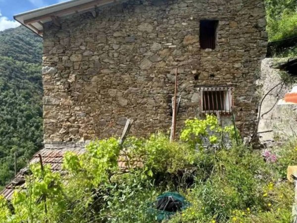 casa indipendente in vendita a Castel Vittorio