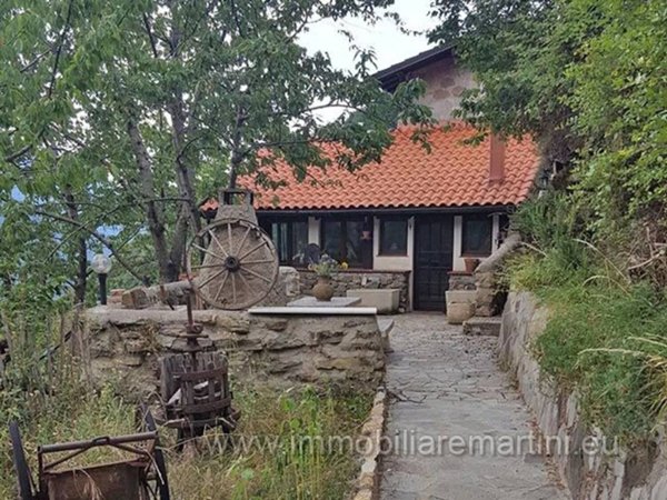 casa indipendente in vendita a Castel Vittorio