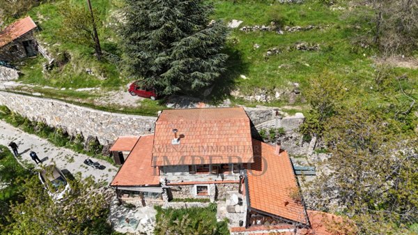 casa indipendente in vendita a Castel Vittorio