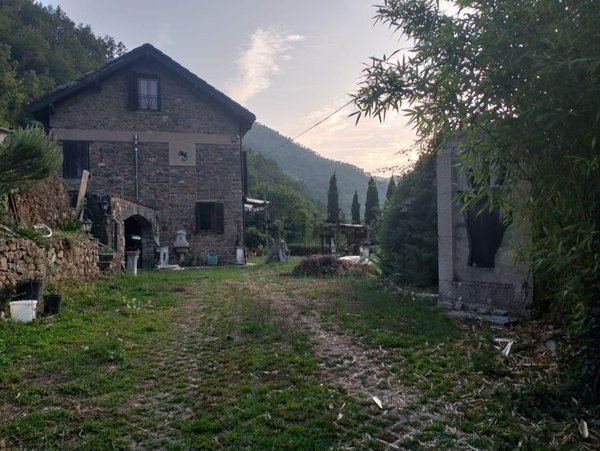 casa indipendente in vendita a Castel Vittorio