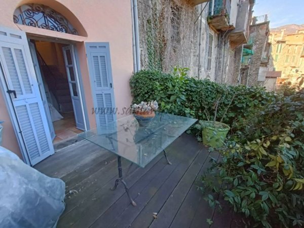casa indipendente in vendita a Castel Vittorio