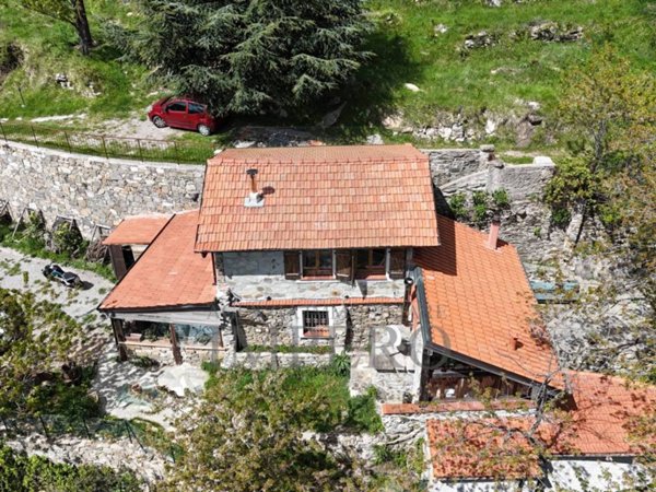 casa indipendente in vendita a Castel Vittorio