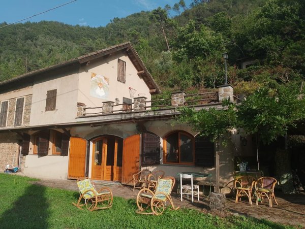 casa indipendente in vendita a Castel Vittorio