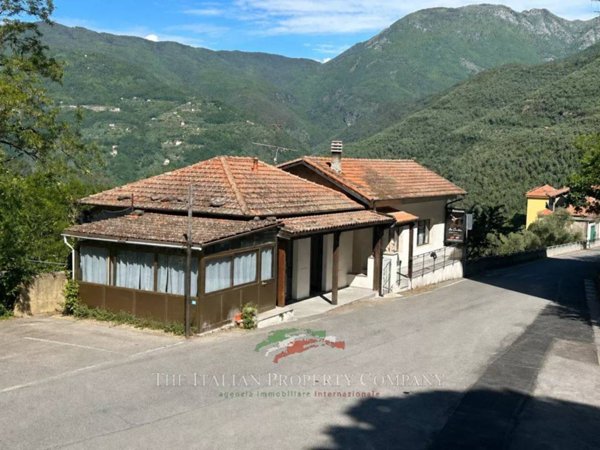 intera palazzina in vendita a Castel Vittorio
