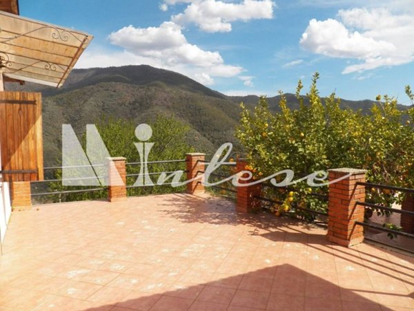 casa indipendente in vendita a Ceriana