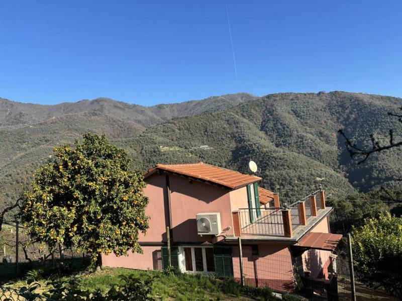 casa indipendente in vendita a Ceriana