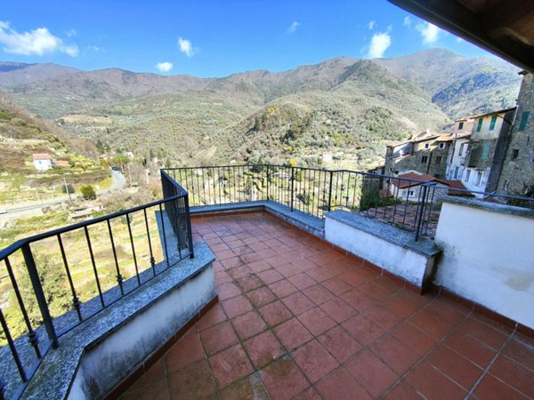 casa indipendente in vendita a Ceriana