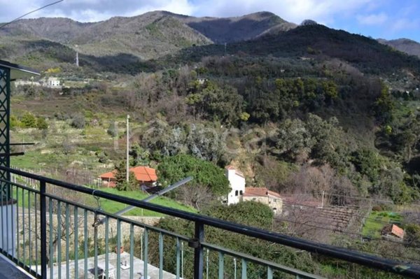 casa indipendente in vendita a Ceriana