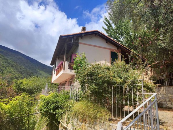 casa indipendente in vendita a Ceriana