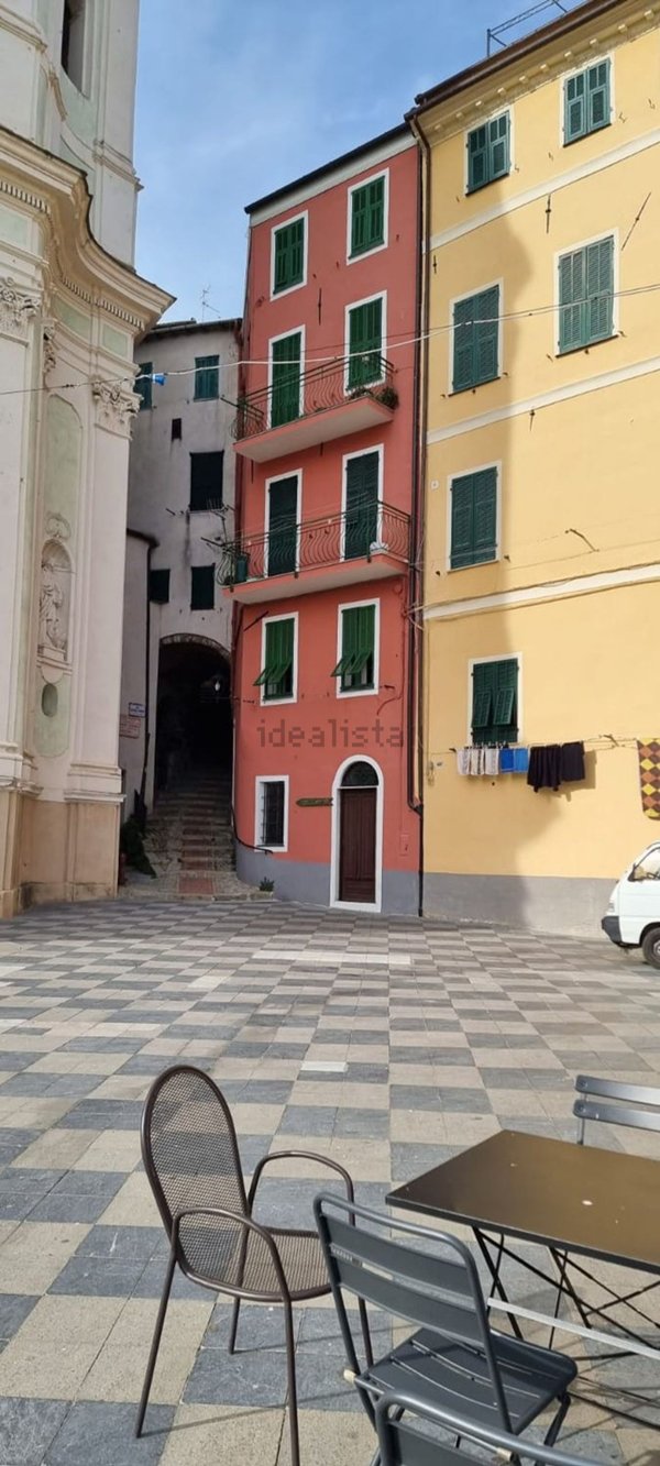 esavano in vendita a Ceriana