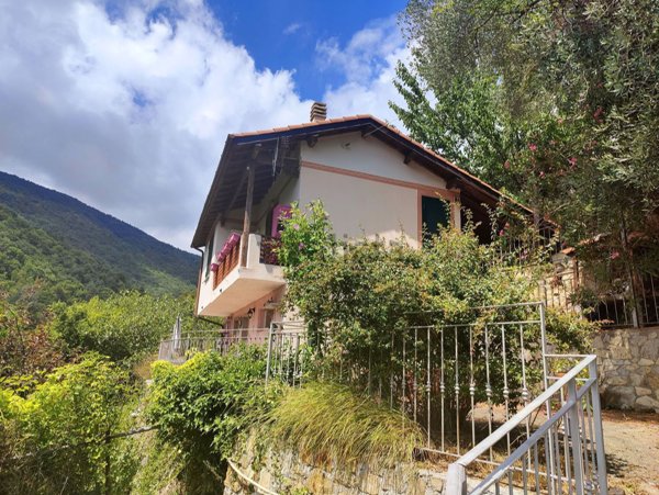 casa indipendente in vendita a Ceriana in zona Passo Ghimbegna
