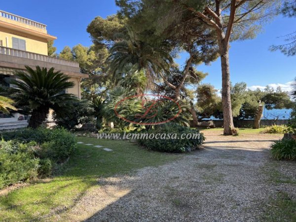 casa indipendente in vendita a Cervo