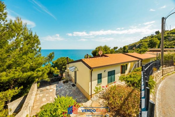 casa indipendente in vendita a Cervo
