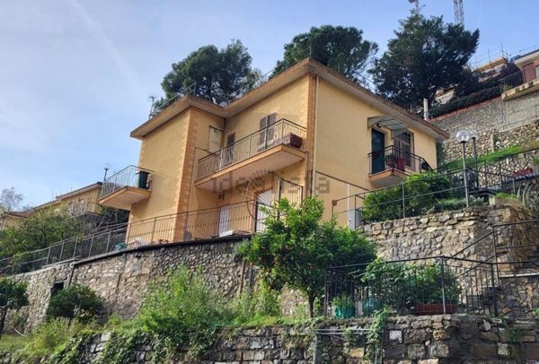 casa indipendente in vendita a Cervo