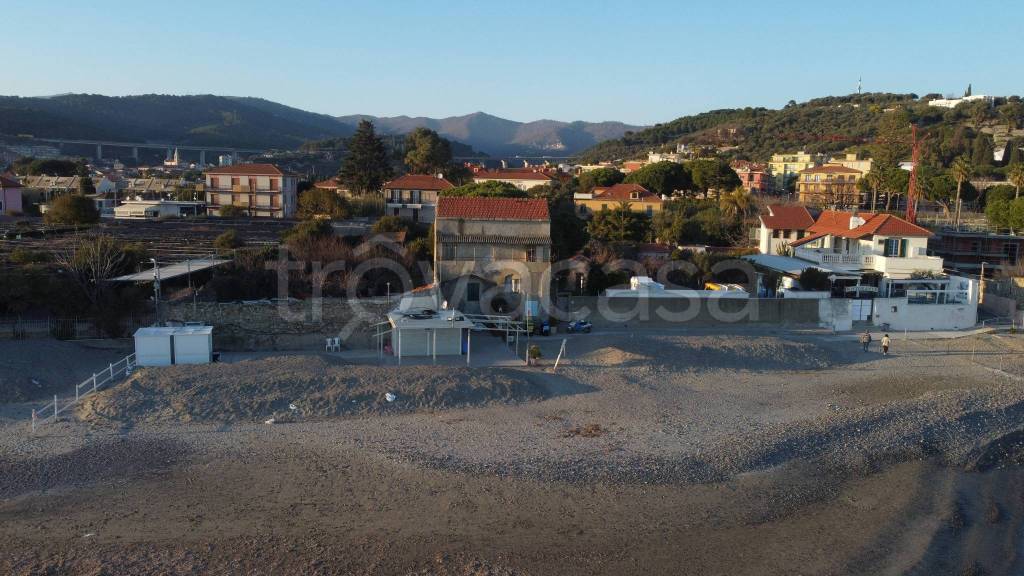 casa indipendente in vendita a Cervo
