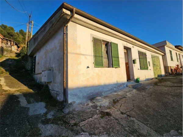 casa indipendente in vendita a Cervo