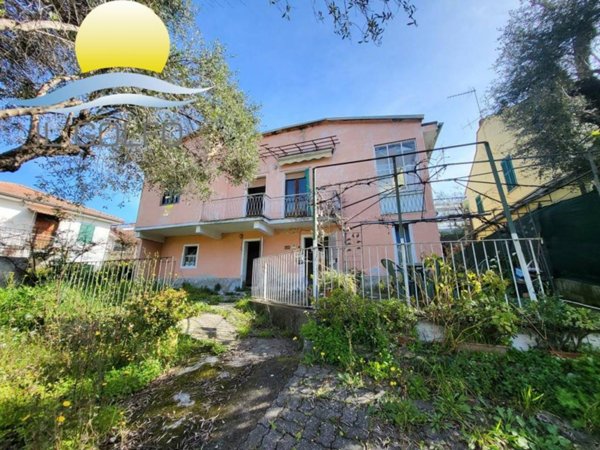 casa indipendente in vendita a Cervo