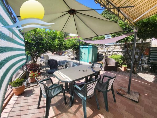 casa indipendente in vendita a Cervo