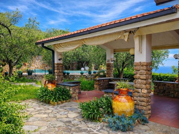 casa indipendente in vendita a Cervo