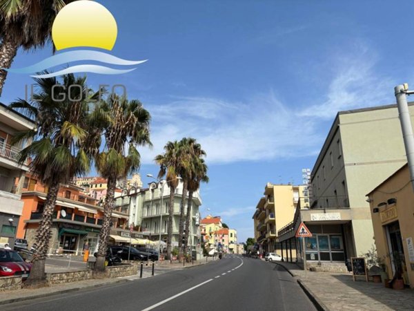 negozio in vendita a Cervo