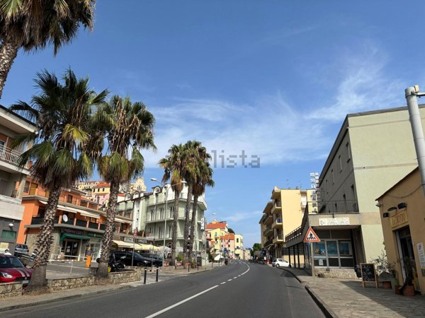 negozio in vendita a Cervo