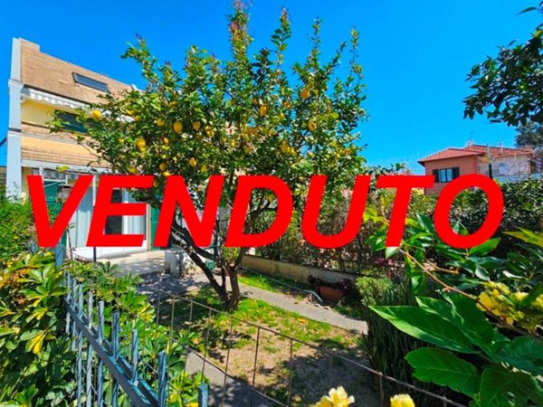 casa indipendente in vendita a Cervo