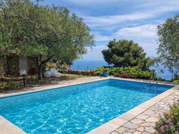 casa indipendente in vendita a Cervo