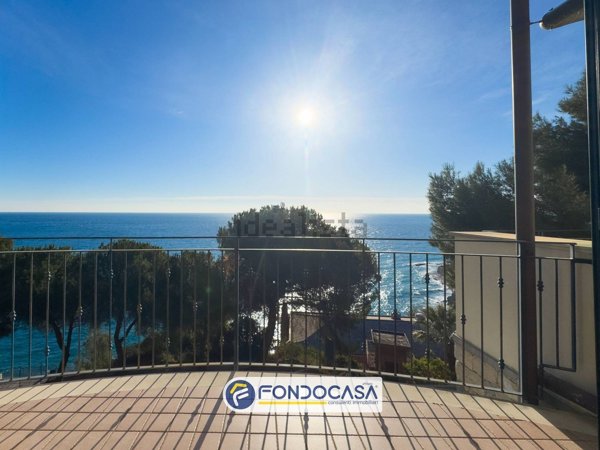 casa indipendente in vendita a Cervo