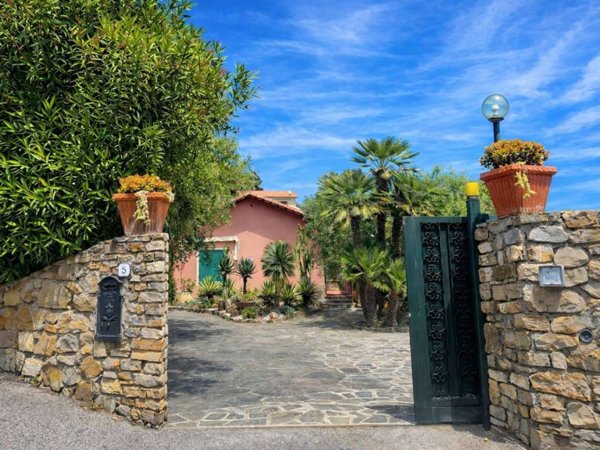 casa indipendente in vendita a Cervo