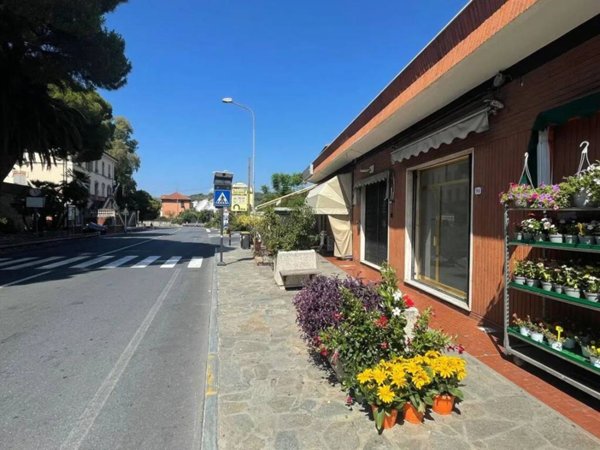 negozio in vendita a Cervo