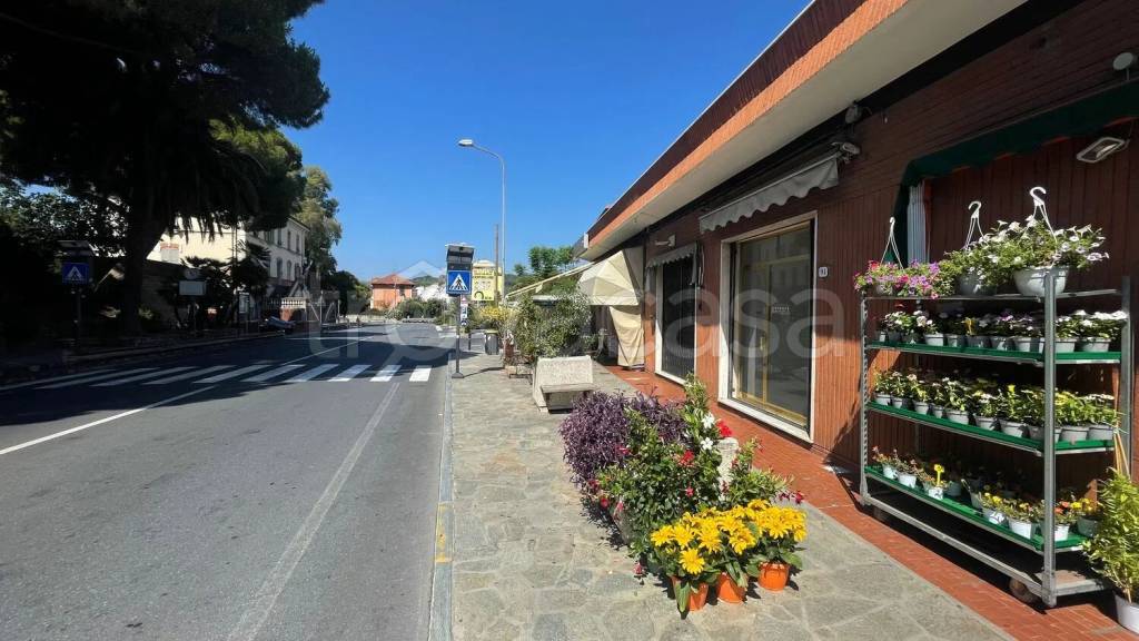 negozio in vendita a Cervo