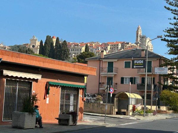 negozio in vendita a Cervo