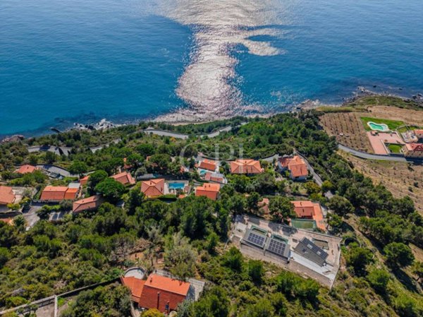 casa indipendente in vendita a Cervo